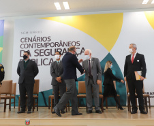 O vice governador Darci Piana participa  nesta quarta-feira  (20) do lançamento de programa de cursos de atualização profissional e de especialização nas áreas de Polícia Comunitária, Mediação de Conflitos e Análise Criminal para 6,2 mil profissionais de todo o Paraná,  no Palacio Iguacu.   Curitiba, 20/10/2021 -  Foto: Geraldo Bubniak/AEN