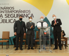 O vice governador Darci Piana participa  nesta quarta-feira  (20) do lançamento de programa de cursos de atualização profissional e de especialização nas áreas de Polícia Comunitária, Mediação de Conflitos e Análise Criminal para 6,2 mil profissionais de todo o Paraná,  no Palacio Iguacu.   Curitiba, 20/10/2021 -  Foto: Geraldo Bubniak/AEN