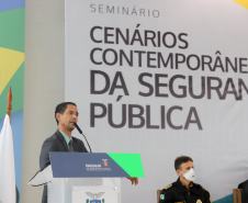 O vice governador Darci Piana participa  nesta quarta-feira  (20) do lançamento de programa de cursos de atualização profissional e de especialização nas áreas de Polícia Comunitária, Mediação de Conflitos e Análise Criminal para 6,2 mil profissionais de todo o Paraná,  no Palacio Iguacu.   Na foto, secretário da Segurança Pública, Romulo Marinho Soares. Curitiba, 20/10/2021 -  Foto: Geraldo Bubniak/AEN