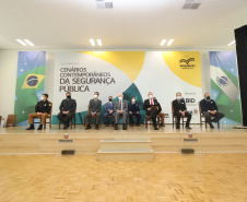 O vice governador Darci Piana participa  nesta quarta-feira  (20) do lançamento de programa de cursos de atualização profissional e de especialização nas áreas de Polícia Comunitária, Mediação de Conflitos e Análise Criminal para 6,2 mil profissionais de todo o Paraná,  no Palacio Iguacu.   Curitiba, 20/10/2021 -  Foto: Geraldo Bubniak/AEN