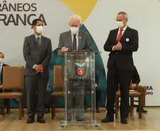 O vice governador Darci Piana participa  nesta quarta-feira  (20) do lançamento de programa de cursos de atualização profissional e de especialização nas áreas de Polícia Comunitária, Mediação de Conflitos e Análise Criminal para 6,2 mil profissionais de todo o Paraná,  no Palacio Iguacu.   Curitiba, 20/10/2021 -  Foto: Geraldo Bubniak/AEN