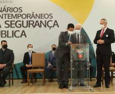 O vice governador Darci Piana participa  nesta quarta-feira  (20) do lançamento de programa de cursos de atualização profissional e de especialização nas áreas de Polícia Comunitária, Mediação de Conflitos e Análise Criminal para 6,2 mil profissionais de todo o Paraná,  no Palacio Iguacu.   Curitiba, 20/10/2021 -  Foto: Geraldo Bubniak/AEN