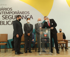 O vice governador Darci Piana participa  nesta quarta-feira  (20) do lançamento de programa de cursos de atualização profissional e de especialização nas áreas de Polícia Comunitária, Mediação de Conflitos e Análise Criminal para 6,2 mil profissionais de todo o Paraná,  no Palacio Iguacu.   Curitiba, 20/10/2021 -  Foto: Geraldo Bubniak/AEN