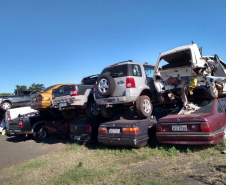 Leilão de sucatas de veículos para reciclagem como material ferroso. Nas fotos, sucatas armazenadas em Ibiporã-  Curitiba, 21/10/2021 - Foto: DER