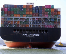 Volume de carga movimentada em contêineres pelo Porto de Paranaguá aumenta 13%. Foto: Gilson Abreu/AEN