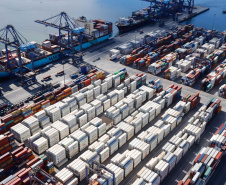 Volume de carga movimentada em contêineres pelo Porto de Paranaguá aumenta 13%. Foto: Rodrigo Felix Leal;SEIL