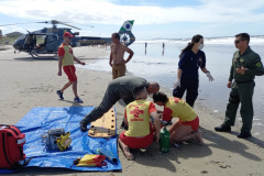 BPMOA e Corpo de Bombeiros salvam homem que se afogou no Balneário Junara