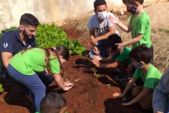 Projeto da UEL incentiva adoção da compostagem e horta comunitária em escolas municipais da região