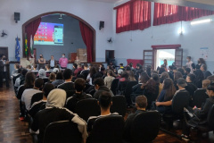 Estudantes assistem a palestra de orientação e prevenção do assédio sexual