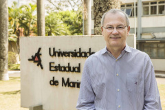 O professor Mauro Luciano Baesso, do Departamento de Física da Universidade Estadual de Maringá (UEM), recebeu o prêmio sênior 2022 da IPPA, concedido bianualmente desde 2001.