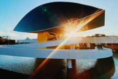 Museu Oscar Niemeyer comemora 20 anos e lança programação especial de aniversário