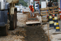 Adrianópolis recebe R$ 7,6 milhões para pavimentação de via urbana