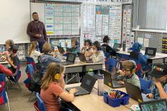 Estado lança edital para professores do ensino fundamental atuarem nos EUA