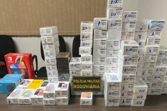 Polícia Militar apreende mais de 1,6 mil cigarros eletrônicos e centenas de produtos durante fiscalização em Bandeirantes