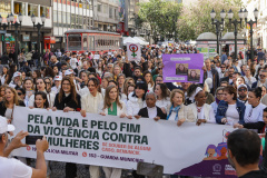 Curitiba, 22 de julho de 2023 - Dentro da programação da Campanha Paraná Unido no Combate ao Feminicídio, promovido pelo Governo do Estado, aconteceu caminhada pela Rua XV de Novembro, centro de Curitiba, com a participação da modelo Luiza Brunet.