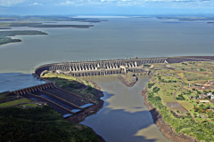 A Bacia do Paraná 3 está localizada na mesorregião Oeste e abrange 28 municípios do Paraná. 