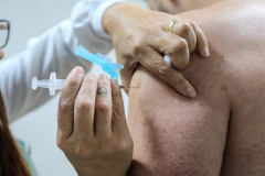  Procura pela vacina contra a Covid-19 caiu mais de 91% este ano no Paraná