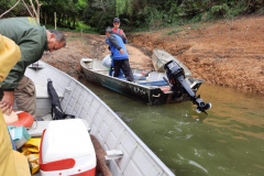  LEGENDA: Equipe do Instituto Água e Terra apreendeu mais de 250 metros de rede para pesca e identificou o parcelamento de terras em Áreas de Proteção Permanente na Represa do Capivari.