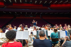 Em concerto solidário, Orquestra Sinfônica traz repertório contemporâneo