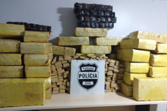 A Polícia Civil do Paraná (PCPR) apreendeu cerca de 3 toneladas de entorpecentes na semana passada, apenas entre quarta (17) e sexta-feira (19). As drogas que abasteceriam o tráfico no Estado foram interceptadas em rodovias durante quatro operações distintas.Foto:PCPR