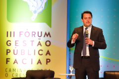 O governador Carlos Massa Ratinho Junior participa da abertura do III Forum Gestão Pública FACIAP, Caminhos do Crescimento.