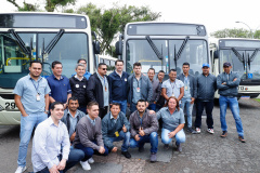 Importantes linhas que atendem o transporte coletivo de oito municípios da Região Metropolitana de Curitiba (RMC) ganharam 22 ônibus novos. Os veículos foram entregues pelo governador Carlos Massa Ratinho Junior, nesta quarta-feira (18), durante evento no Parque Barigui, em Curitiba.