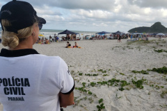 Banhistas devem ficar atentos com pertences na praia. Foto: PCPR