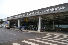São dois voos semanais, às quintas-feiras e aos domingos. A nova rota deve representar um bom incremento para o turismo da cidade. O primeiro voo de Santiago trouxe 146 passageiros a Foz do Iguaçu, cerca de 80% da lotação da aeronave Airbus A320.
Foto: Geraldo Bubniak/AEN