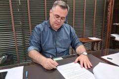 O secretário de Saúde, Beto Preto, assinou nesta terça-feira (14) a Resolução 482/2020 que regulamenta a operacionalização de prescrição médica por meio eletrônico. Foto:SESA