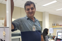 A equipe do Departamento de Trânsito do Paraná (Detran-PR) comemora a cura do colaborador Vando Dobranski,  que vinha lutando contra o coronavírus (Covid-19). Após 20 dias internado, sendo 18 deles na Unidade de Terapia Intensiva, Vando recebeu alta nesta sexta-feira (17). Foto: Detran