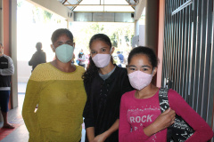 Escola entrega máscaras de proteção junto com o kit de merenda. Foto:SEED