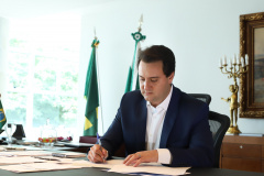 Governador Carlos Massa Ratinho Junior sanciona lei que revisa quadro funcional do Estad. oFoto: Rodrigo Felix Leal