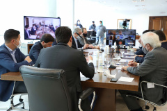 O governador Carlos Massa Ratinho Junior e os secretários estaduais se reuniram virtualmente nesta segunda-feira (19) com os deputados federais para discutir projetos de interesse do Paraná e estreitar o diálogo sobre a vinculação das emendas parlamentares ao Orçamento da União de 2021 a programas e obras prioritárias ao Estado. Foto: Jose Fernando OguraAEN