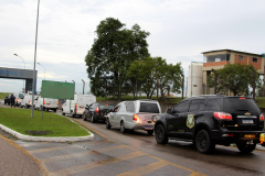 Logística de transporte de corpos, vítimas e familiares termina em Curitiba e avião decola ao Pará; peritas paranaenses seguem no mesmo voo - SESP PR