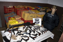 PCPR apreende quase duas toneladas de maconha e 25 armas do crime organizado em Foz do Iguaçu 
. Foto: Polícia Civil
