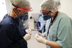 O Complexo Hospitalar do Trabalhador (CHT) irá utilizar mil testes rápidos para diagnóstico da Covid-19 em pacientes e colaboradores nas unidades que compõem o complexo, como o Hospital do Trabalhador, Hospital de Reabilitação, Hospital de Infectologia e Retaguarda Clínica, Hospital da Lapa, e Hospital Regional do Litoral. -  Curitiba, 21/05/2021  -  Foto: Clevis Massolia/CHT