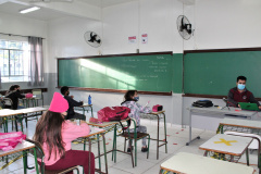 Resolução reduz o espaçamento em sala de aula. Foto: Silvio Turra/SEED