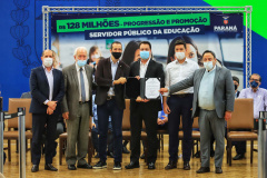 Governador Carlos Massa Ratinho Junior autoriza o pagamento das promoções e progressões dos servidores da educação. Foto: José Fernando Ogura/AEN