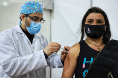 80% das cidades do Paraná já imunizam pessoas até 30 anos     Foto: Jose Fernando Ogura /AEN