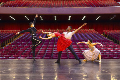 O Balé Teatro Guaíra (BTG) apresenta neste sábado, dia 6, o espetáculo ?Carmen? no Parque Tanguá. A coreografia é inspirada na ópera de Georges Bizet e se tornou um dos maiores sucessos da história do BTG. A apresentação é gratuita e faz parte do projeto ?Parques e Praças?, que tem o objetivo de levar espetáculos culturais a um público amplo de forma segura, considerando o cenário de controle da pandemia e ampla vacinação. - Curitiba, 03/11/2021 - Foto: Maringas Maciel/Teatro Guaíra