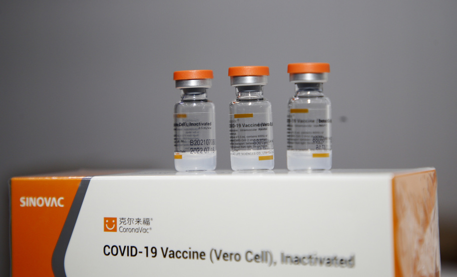 Distribuição de vacinas contra Covid 19, para as regionais de saúde do Paraná, no Cemepar, em Curitiba -  Curitiba, 29/03/2022