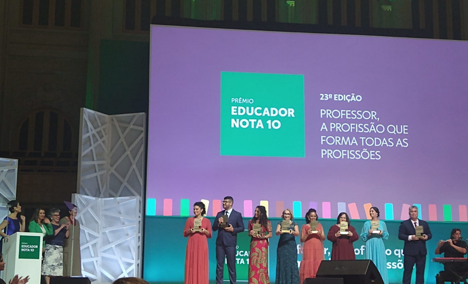 Professores Da Rede Estadual Do Paraná São Reconhecidos Com O Prêmio